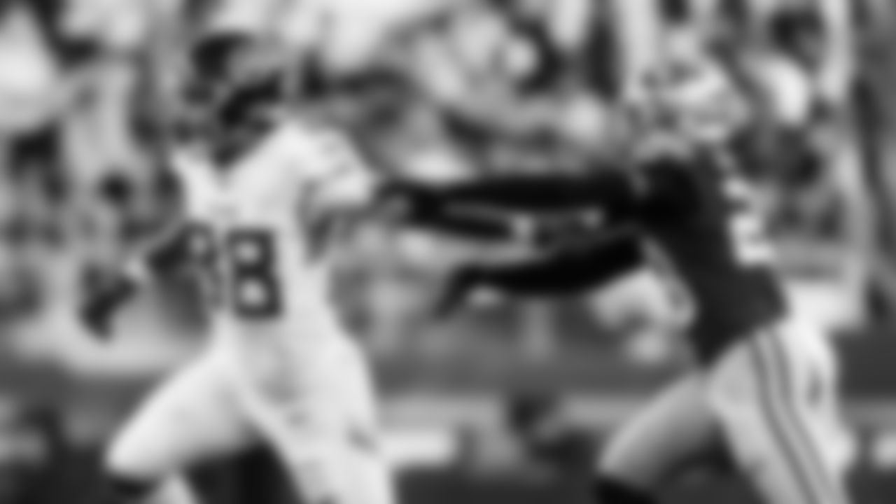 Tight end David Martin-Robinson #88 of the Tennessee Titans during the game between the Tennessee Titans and the San Francisco 49ers at Levi's Stadium on December 14, 2025 in San Francisco, CA. Photo By Jessie Rogers/Tennessee Titans