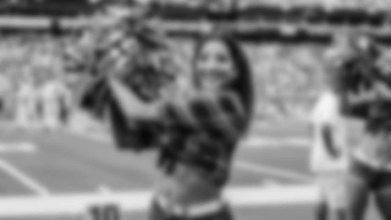 Tennessee Titans Cheerleaders during the game between the Tennessee Titans and the Indianapolis Colts at Nissan Stadium on September 21, 2025 in Nashville, TN. Photo By Kaitlyn Hungerford/Tennessee Titans