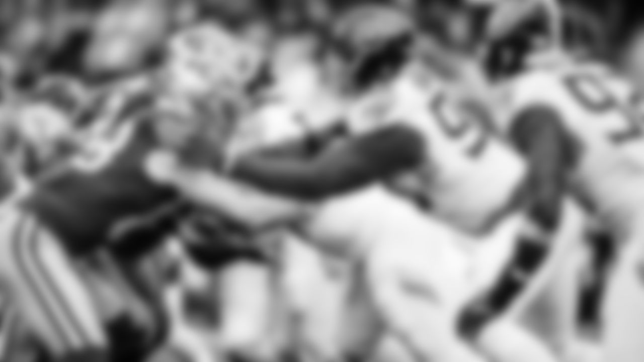 The Tennessee Titans and the San Francisco 49ers compete at Levi's Stadium on December 14, 2025 in San Francisco, CA. Photo By Jessie Rogers/Tennessee Titans