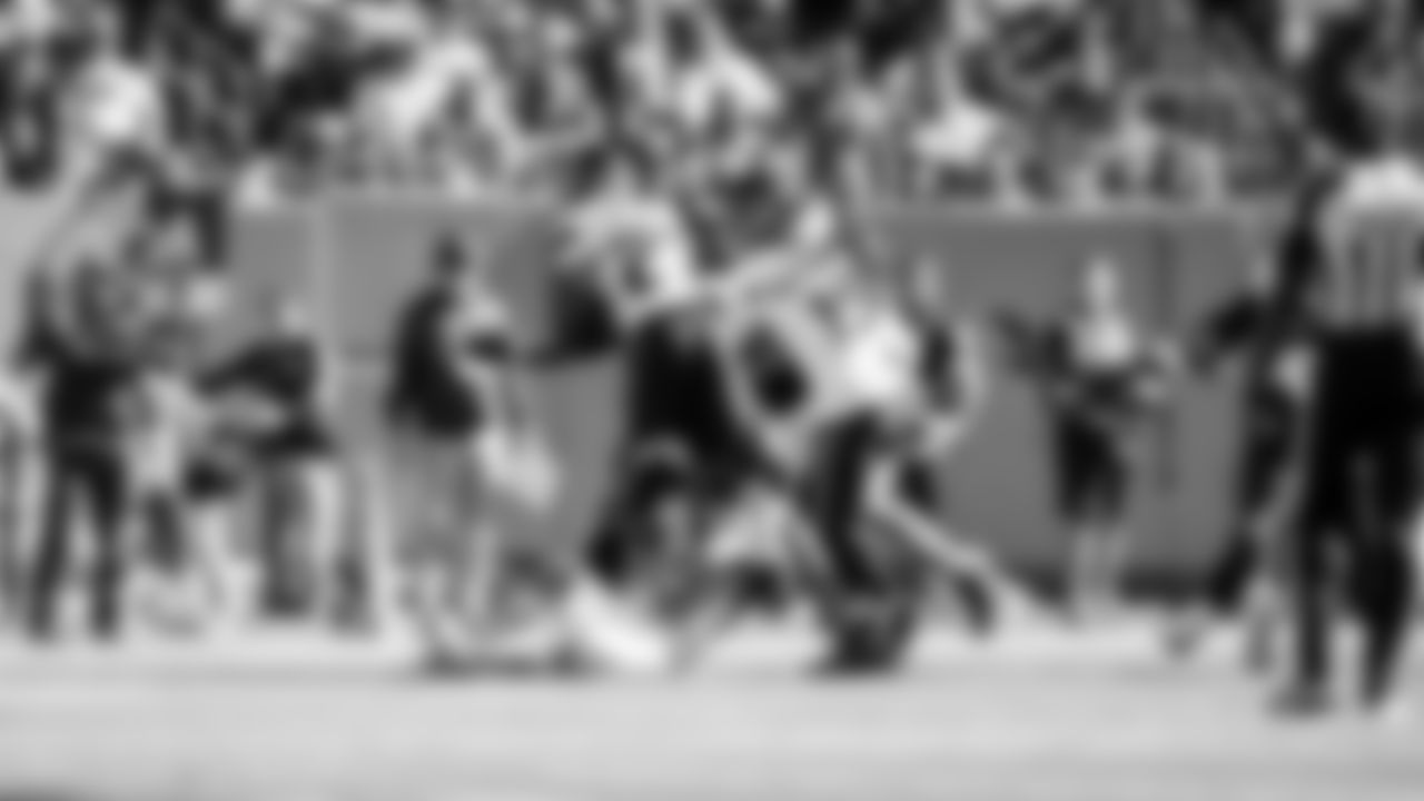 The Tennessee Titans and the Houston Texans compete at Nissan Stadium on November 16, 2025 in Nashville, TN. Photo By Beau Brune/Tennessee Titans