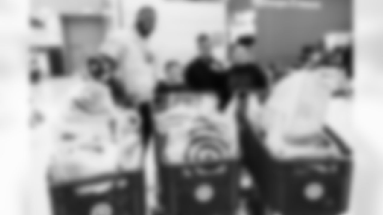 JC Latham Holiday Shopping Event on December 22, 2025 at Target in Nashville, TN. Photo By Beau Brune/Tennessee Titans