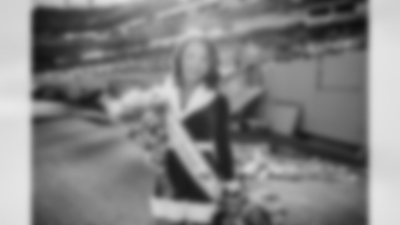 Tennessee Titans 2026 Pro Bowl Cheerleader announcement during the game between the Tennessee Titans and the Kansas City Chiefs at Nissan Stadium on December 21, 2025 in Nashville, TN. Photo By Kaitlyn Hungerford/Tennessee Titans