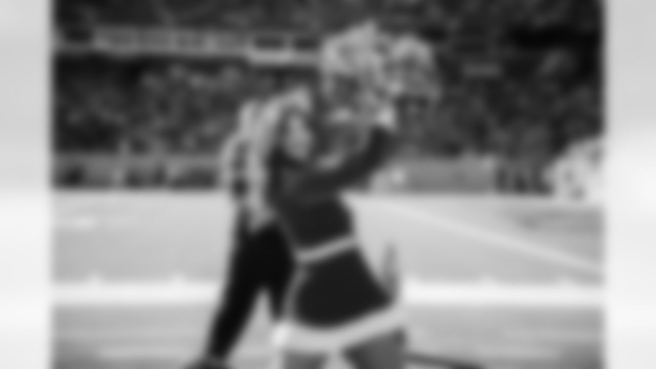 Tennessee Titans Cheerleaders during the game between the Tennessee Titans and the Kansas City Chiefs at Nissan Stadium on December 21, 2025 in Nashville, TN. Photo By Kaitlyn Hungerford/Tennessee Titans