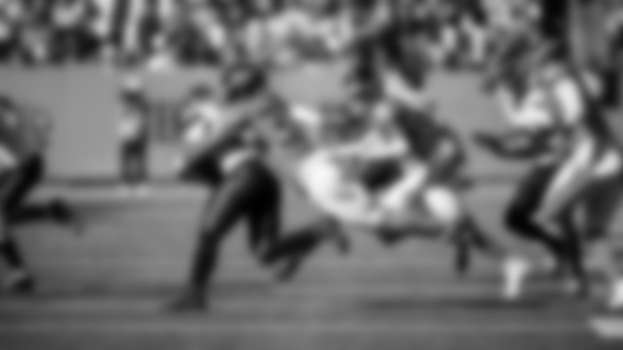 The Tennessee Titans and the Houston Texans compete at Nissan Stadium on November 16, 2025 in Nashville, TN. Photo By Beau Brune/Tennessee Titans