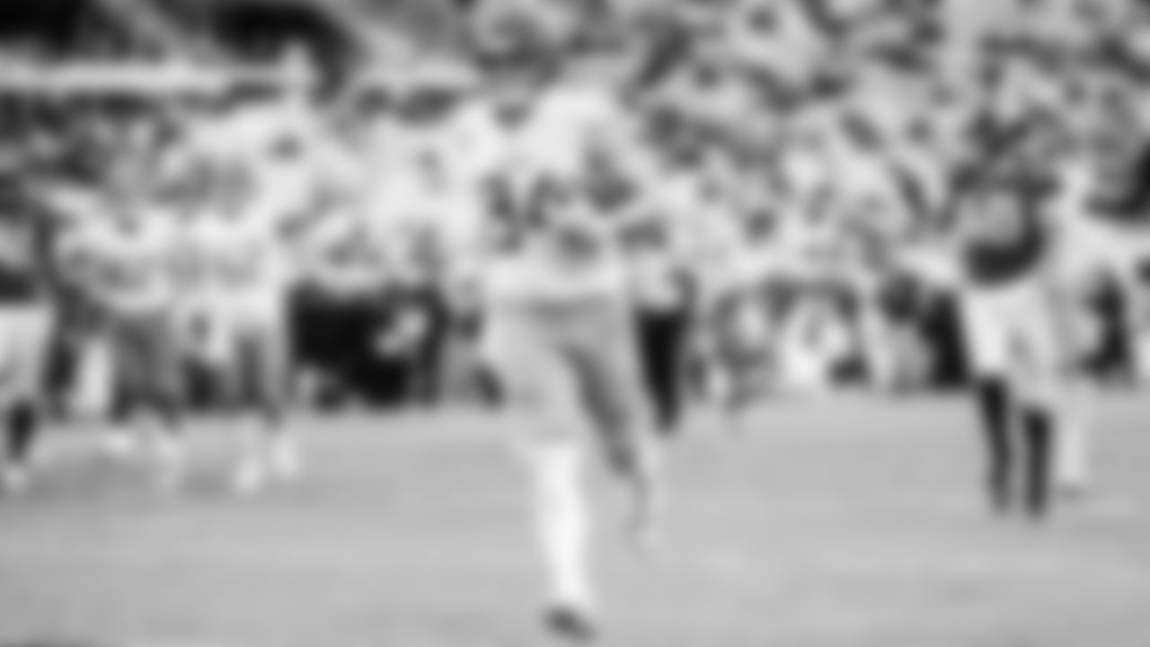 The Tennessee Titans and the Jacksonville Jaguars compete at EverBank Stadium on December 29, 2024 in Jacksonville, FL. Photo By //YOUR NAME///Tennessee Titans