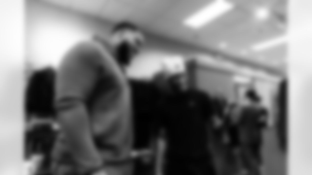 Defensive tackle Jeffery Simmons #98 of the Tennessee Titans hosts 5 high school seniors to get fitted for suits at Men's Warehouse on December 17, 2024 in Franklin, TN. Photo By Jessie Rogers/Tennessee Titans