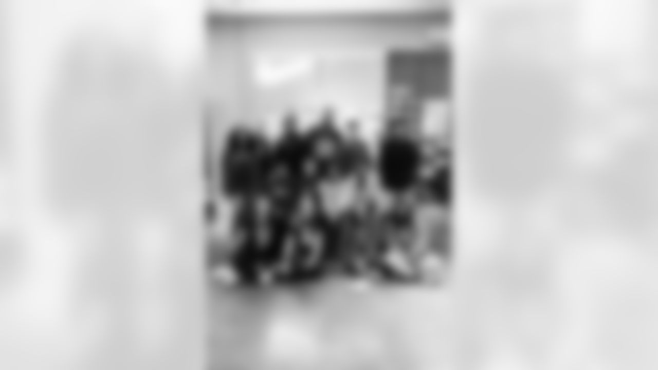 Defensive lineman Jeffery Simmons #98 of the Tennessee Titans partners with Big Brothers Big Sisters of Middle Tennessee to take 9th and 10th graders shopping at JD Sports on December 10, 2024 in Nashville, TN. Photo By Donald Page/Tennessee Titans