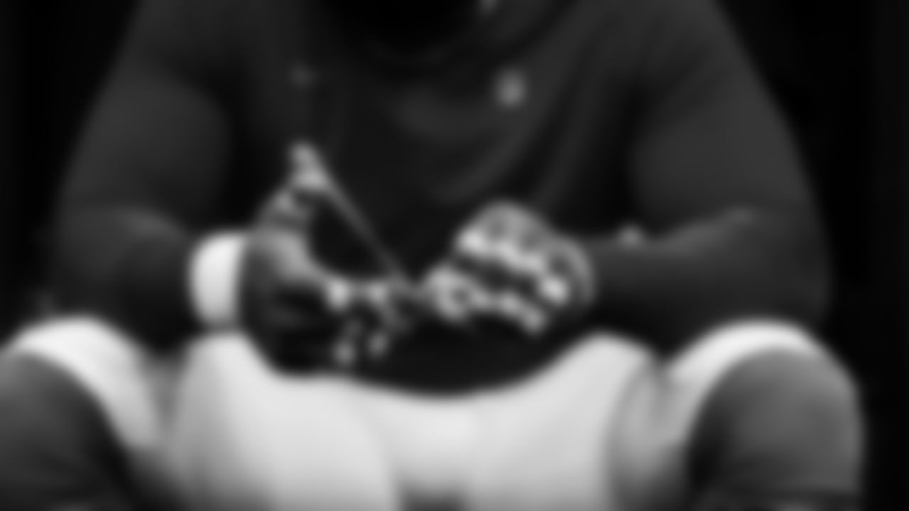 Defensive tackle Jeffery Simmons #98 of the Tennessee Titans in the locker room taping his hands during the game between the Tennessee Titans and the Jacksonville Jaguars at Nissan Stadium on November 30, 2025 in Nashville, TN. Photo By Donald Page/Tennessee Titans