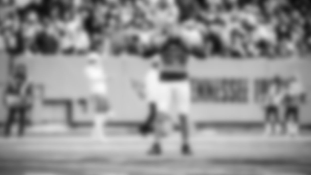 The Tennessee Titans and the Los Angeles Chargers compete at Nissan Stadium on November 02, 2025 in Nashville, TN. Photo B Beau Brune/Tennessee Titans