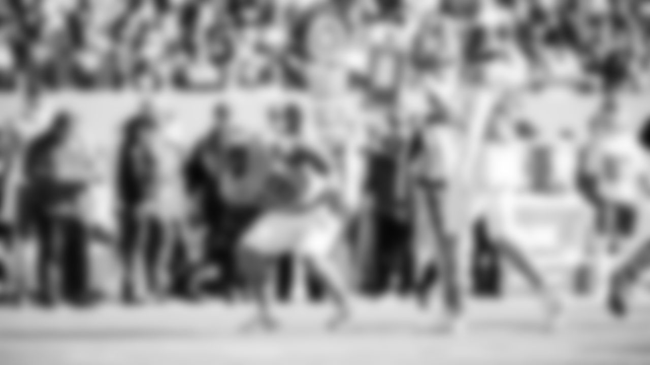 The Tennessee Titans and the Kansas City Chiefs compete at Nissan Stadium on December 21, 2025 in Nashville, TN. Photo By Beau Brune/Tennessee Titans