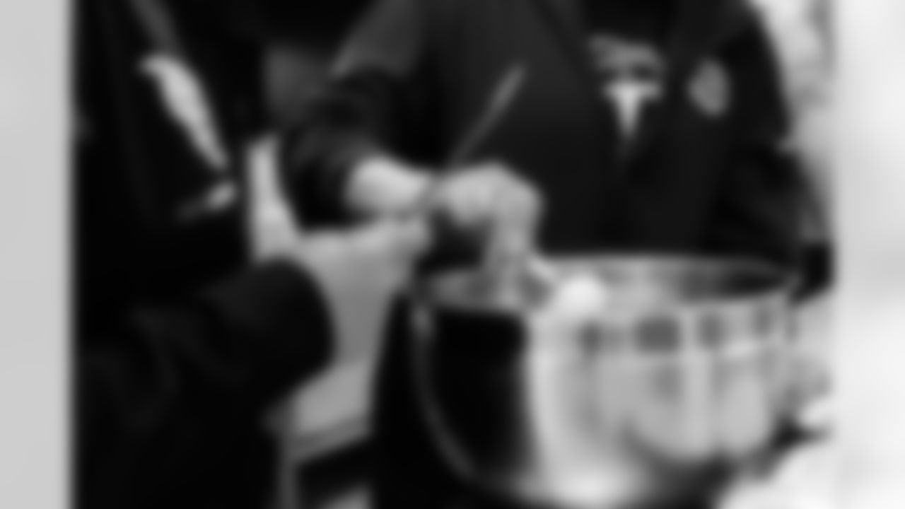 Tennessee Titans staff visit The Heimerdinger Foundation to help pack signature spice blend packets as a part of Crucial Catch week on October 17, 2025 in Nashville, TN. Photo By Jessie Rogers/Tennessee Titans