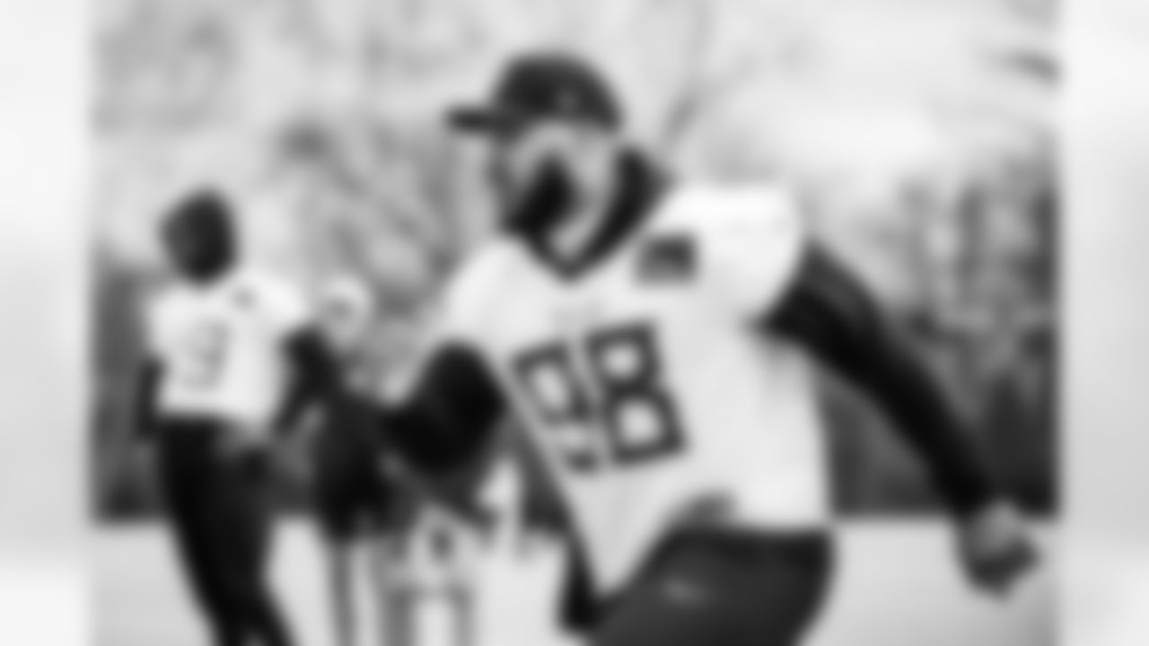 Defensive tackle Jeffery Simmons #98 of the Tennessee Titans during practice at the Ascension Saint Thomas Sports Park on December 23, 2025 in Nashville, TN. Photo By Donald Page/Tennessee Titans