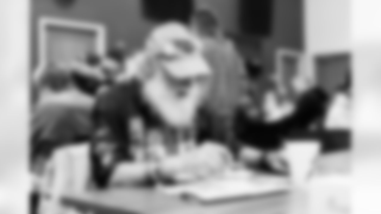 Tennessee Titans host a lunch and play bingo with veterans on Veteran's Day at Operation Stand Down on November 11, 2025 in Nashville, TN. Photo By Jessie Rogers/Tennessee Titans