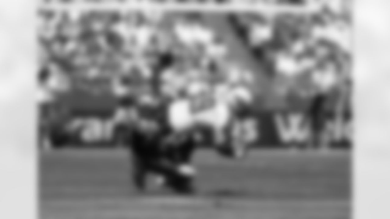 Tennessee Titans tight end Frank Wycheck (89) is seen in action during an NFL game against the San Francisco 49ers, Sunday, Oct. 3, 1999, in Santa Clara, Calif. (Greg Trott via AP)