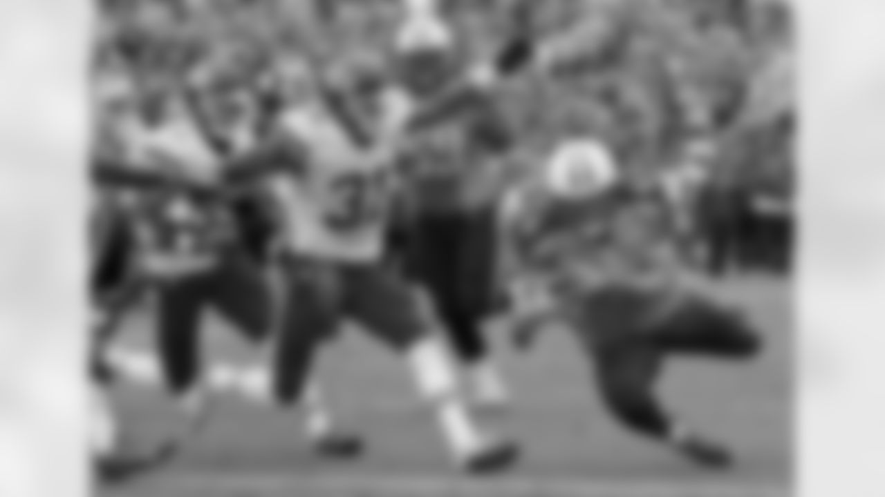 Tennessee Titans quarterback Ryan Fitzpatrick (4) dives into the end zone to score a touchdown on a 9-yard run against the Kansas City Chiefs in the fourth quarter of an NFL football game on Sunday, Oct. 6, 2013, in Nashville, Tenn. Chiefs' Marcus Cooper (31) and Quintin Demps (35) defend on the play. (AP Photo/Wade Payne)