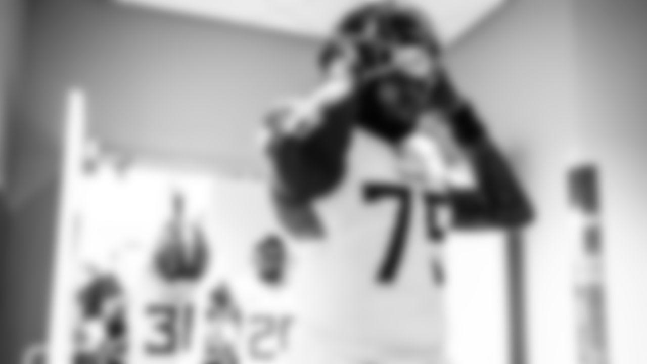 Tackle Dan Moore Jr. #75 of the Tennessee Titans before the game between the Tennessee Titans and the Jacksonville Jaguars at EverBank Stadium on January 04, 2026 in Jacksonville, FL. Photo By Donald Page/Tennessee Titans