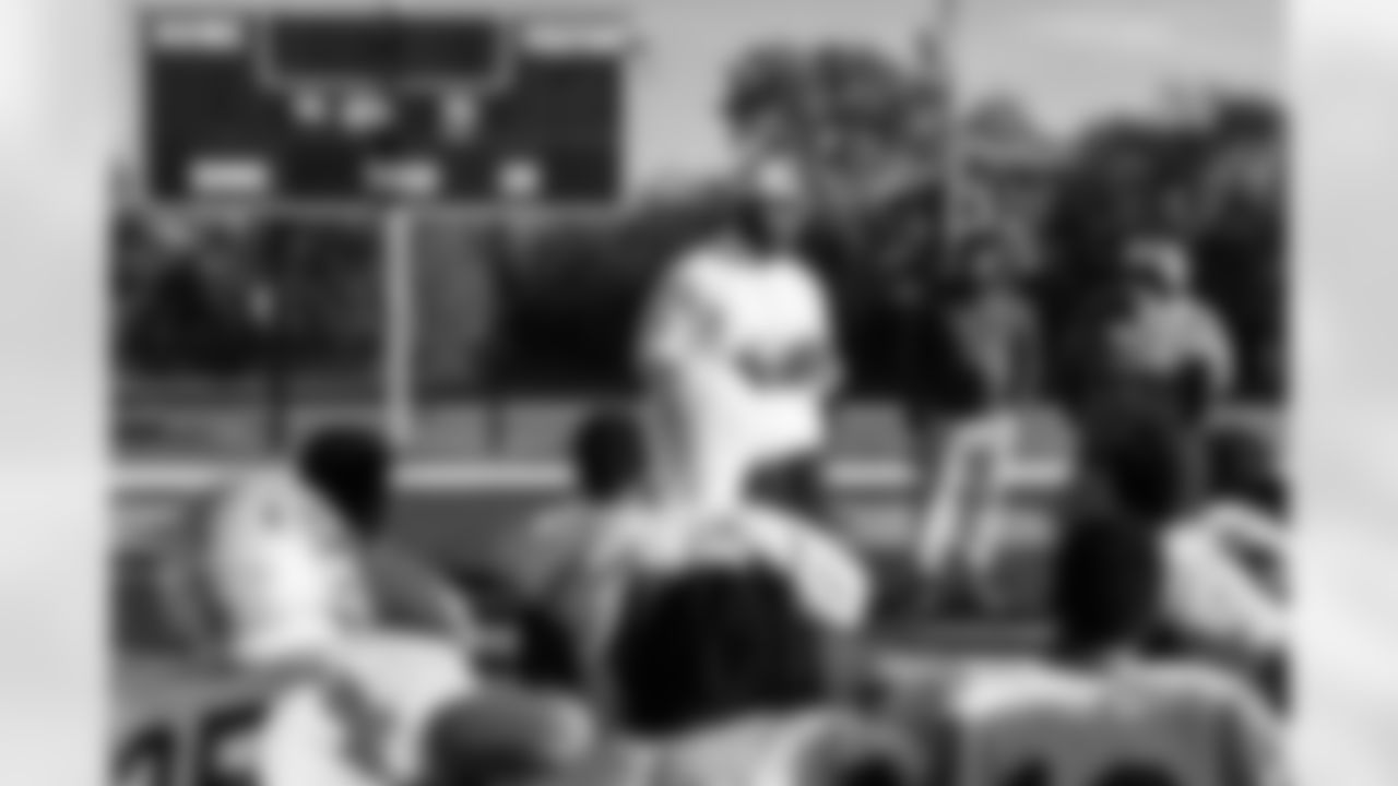 Defensive tackle Jeffery Simmons #98 of the Tennessee Titans attends a high school football practice at Maplewood HS after donating football equipment for the team on November 04, 2025 in Nashville, TN. Photo By Jessie Rogers/Tennessee Titans