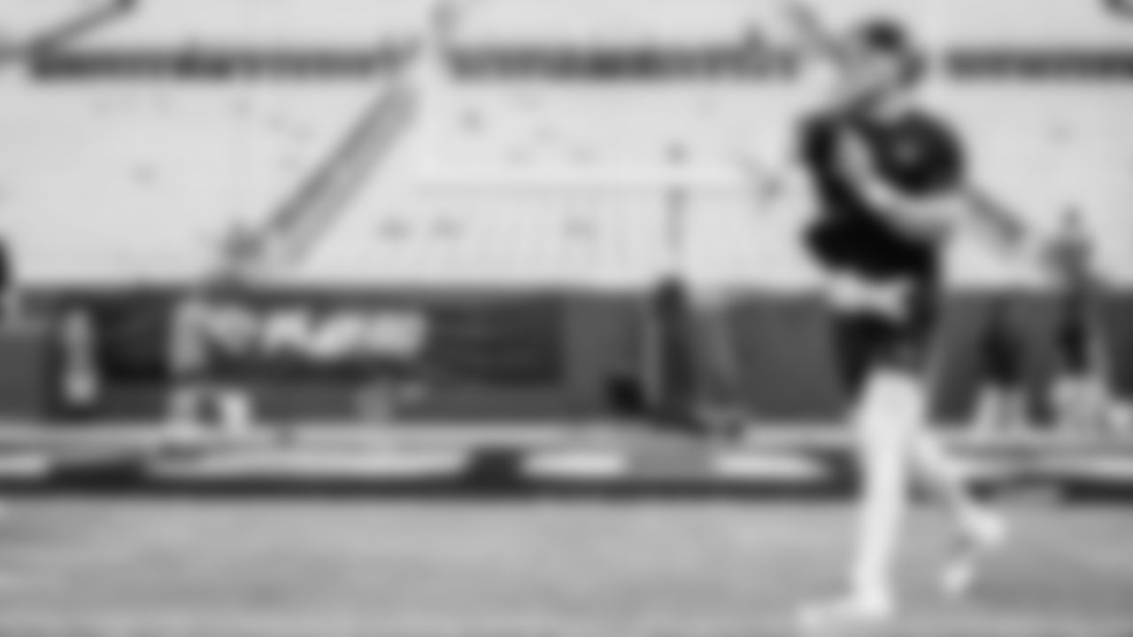 The Tennessee Titans and the Jacksonville Jaguars compete at EverBank Stadium on December 29, 2024 in Jacksonville, FL. Photo By //YOUR NAME///Tennessee Titans