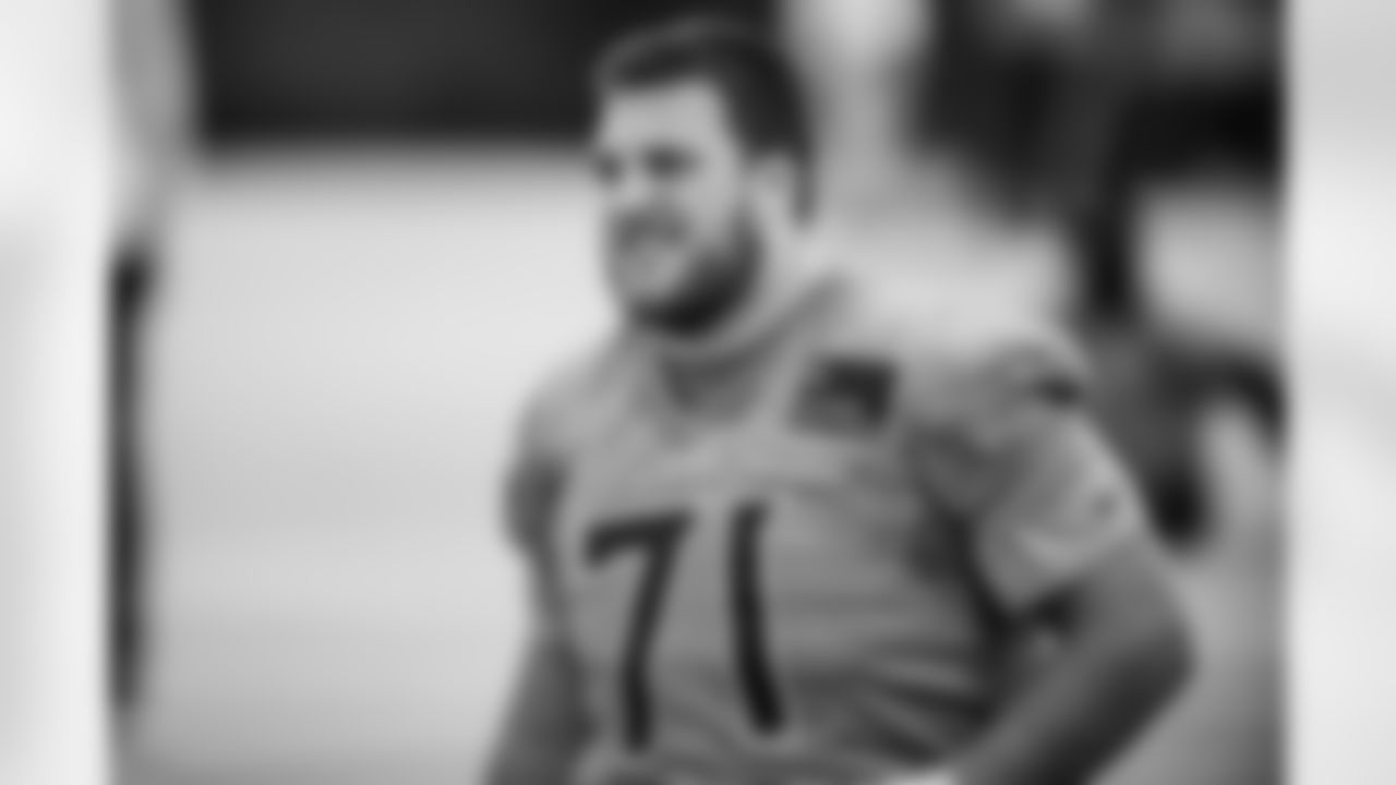 Guard Garrett Dellinger #71 of the Tennessee Titans during practice at the Ascension Saint Thomas Sports Park on December 24, 2025 in Nashville, TN. Photo By Beau Brune/Tennessee Titans