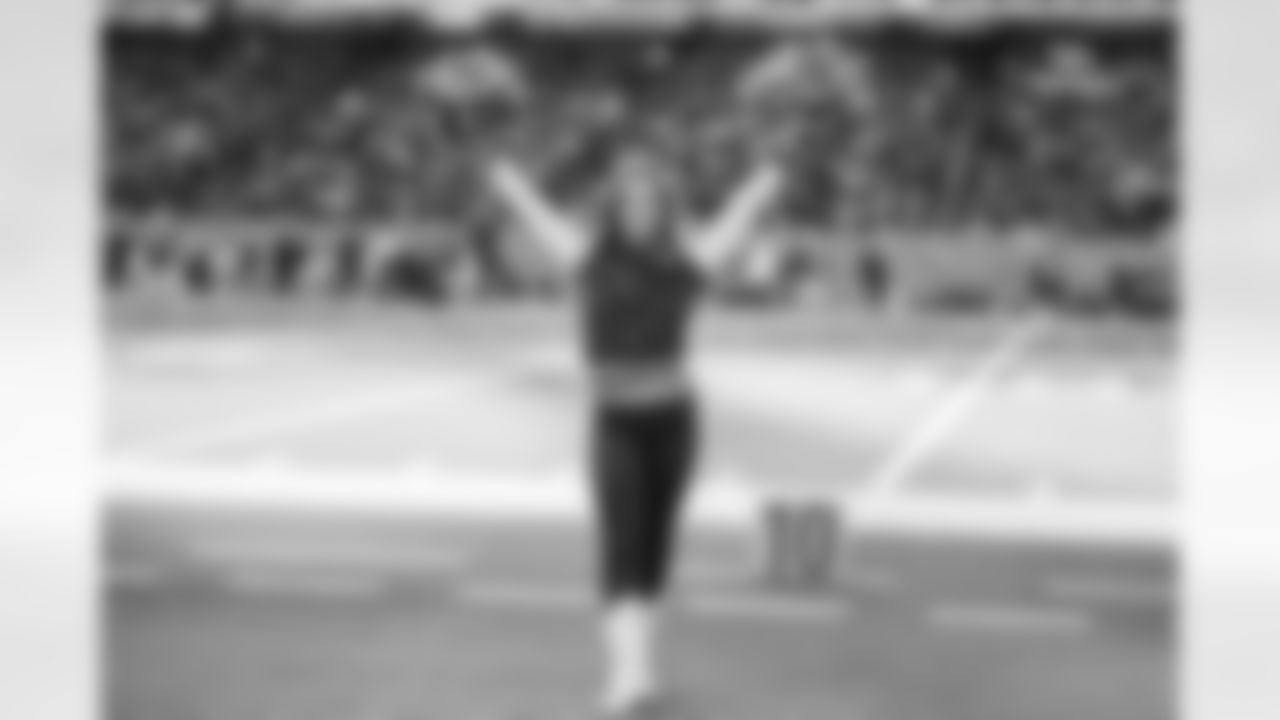 Tennessee Titans Cheerleaders during the game between the Tennessee Titans and the Jacksonville Jaguars at Nissan Stadium on November 30, 2025 in Nashville, TN. Photo By Kaitlyn Hungerford/Tennessee Titans