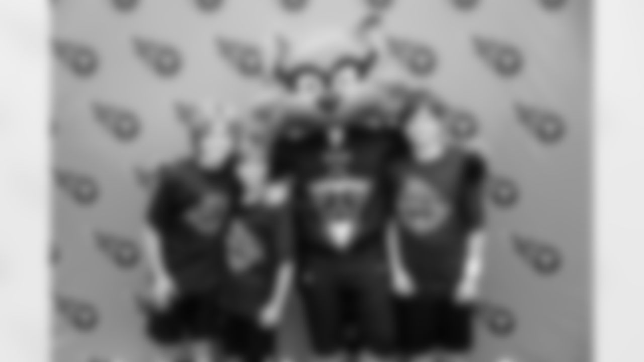 Campers taking photos with T-Rac at The Tennessee Titans Youth Football Camp at Austin Peay State University on June 09, 2025 in Clarksville, TN. Photo By Kaitlyn Hungerford/Tennessee Titans