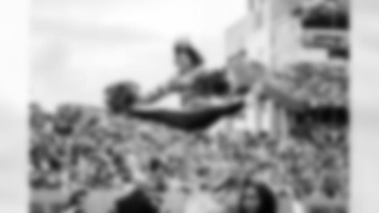 Tennessee Titans Cheerleaders during the game between the Tennessee Titans and the Los Angeles Chargers at Nissan Stadium on November 02, 2025 in Nashville, TN. Photo By Kaitlyn Hungerford/Tennessee Titans