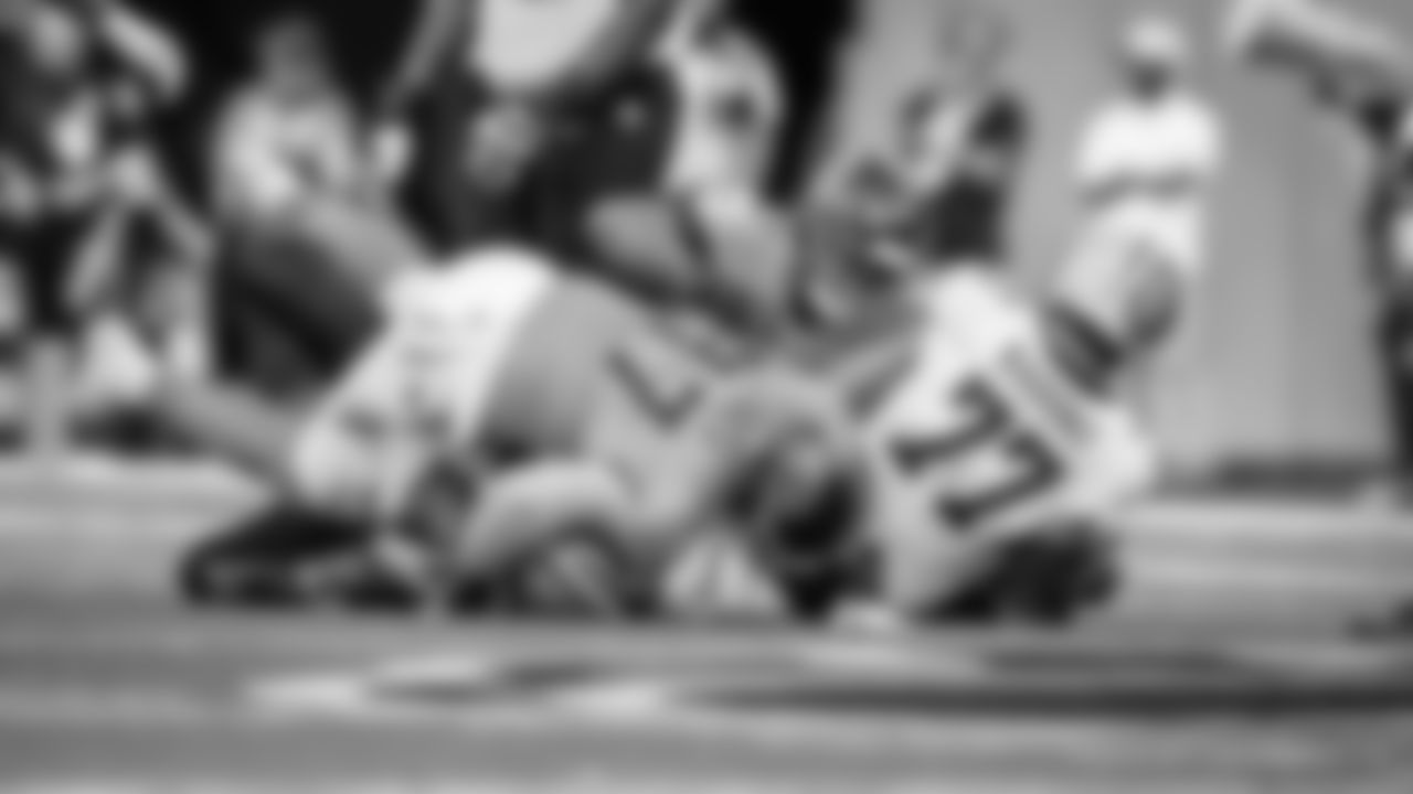 The Tennessee Titans and the New Orleans Saints compete at Nissan Stadium on December 28, 2025 in Nashville, TN. Photo By Donald PageTennessee Titans