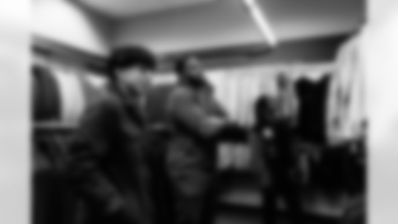 Defensive tackle Jeffery Simmons #98 of the Tennessee Titans hosts 5 high school seniors to get fitted for suits at Men's Warehouse on December 17, 2024 in Franklin, TN. Photo By Jessie Rogers/Tennessee Titans