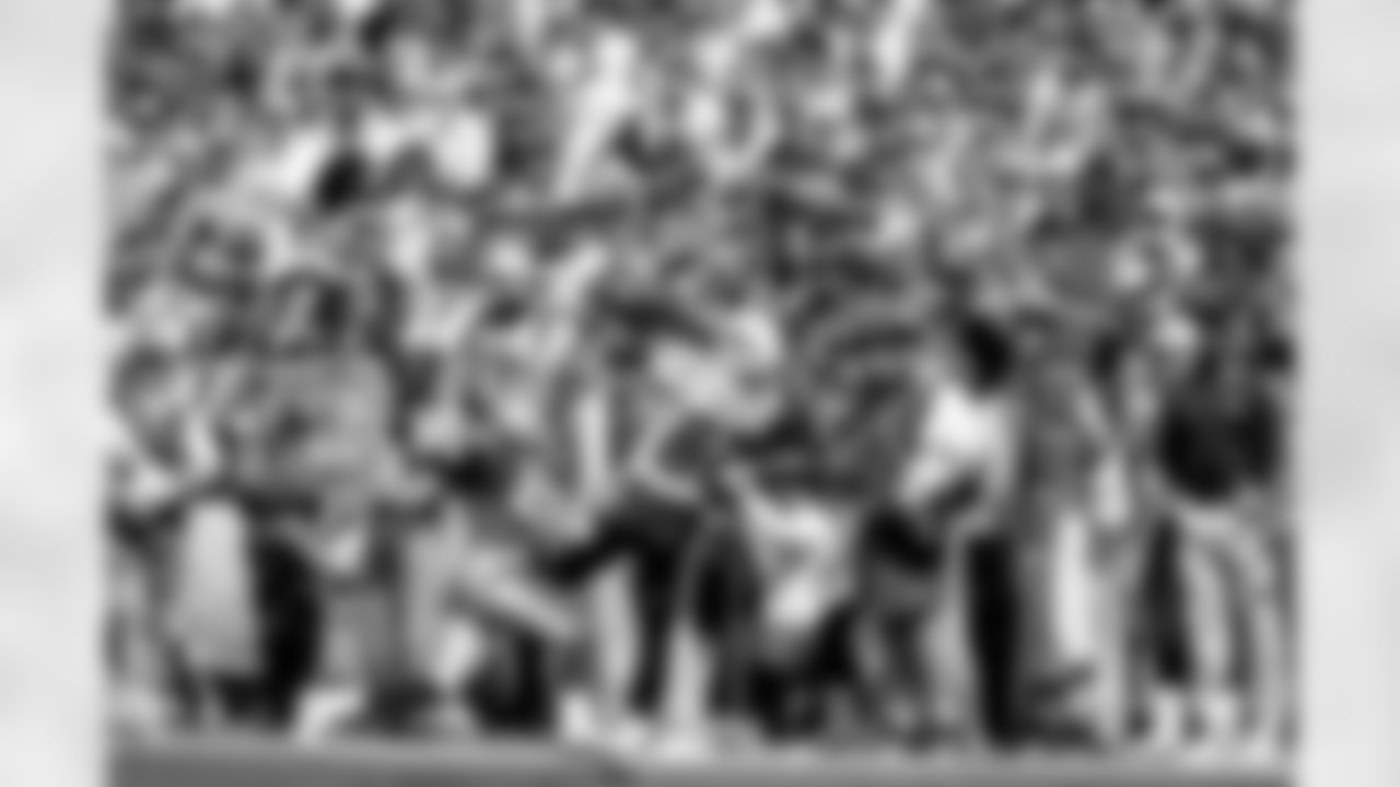 Tennessee Titans wide receiver Yancey Thigpen (82) is seen in action during an NFL game against the San Francisco 49ers, Sunday, Oct. 3, 1999, in Santa Clara, Calif. (Greg Trott via AP)