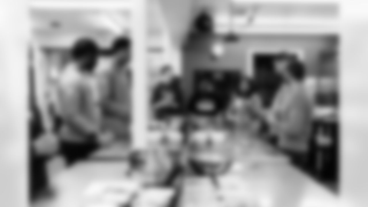 Tennessee Titans staff visit The Heimerdinger Foundation to help pack signature spice blend packets as a part of Crucial Catch week on October 17, 2025 in Nashville, TN. Photo By Jessie Rogers/Tennessee Titans