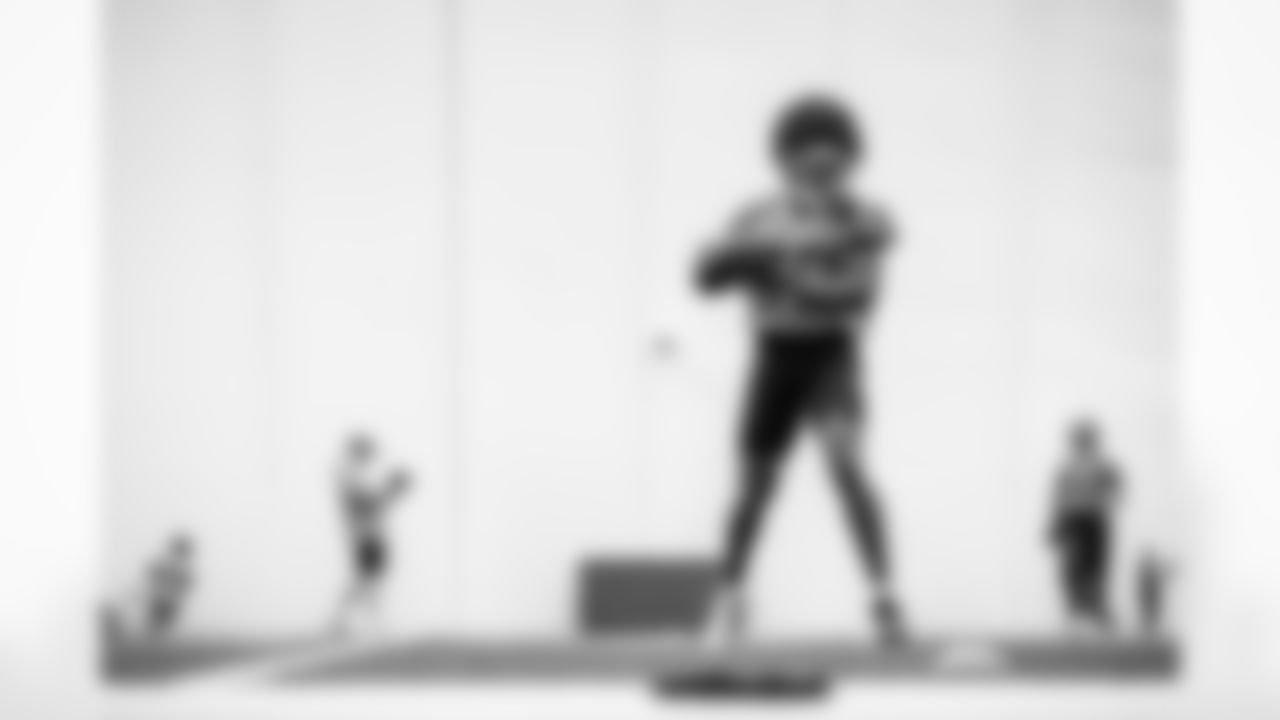 Wide receiver Bryce Oliver #80 of the Tennessee Titans during practice in the bubble at the Ascension Saint Thomas Sports Park on December 18, 2025 in Nashville, TN. Photo By Donald Page/Tennessee Titans