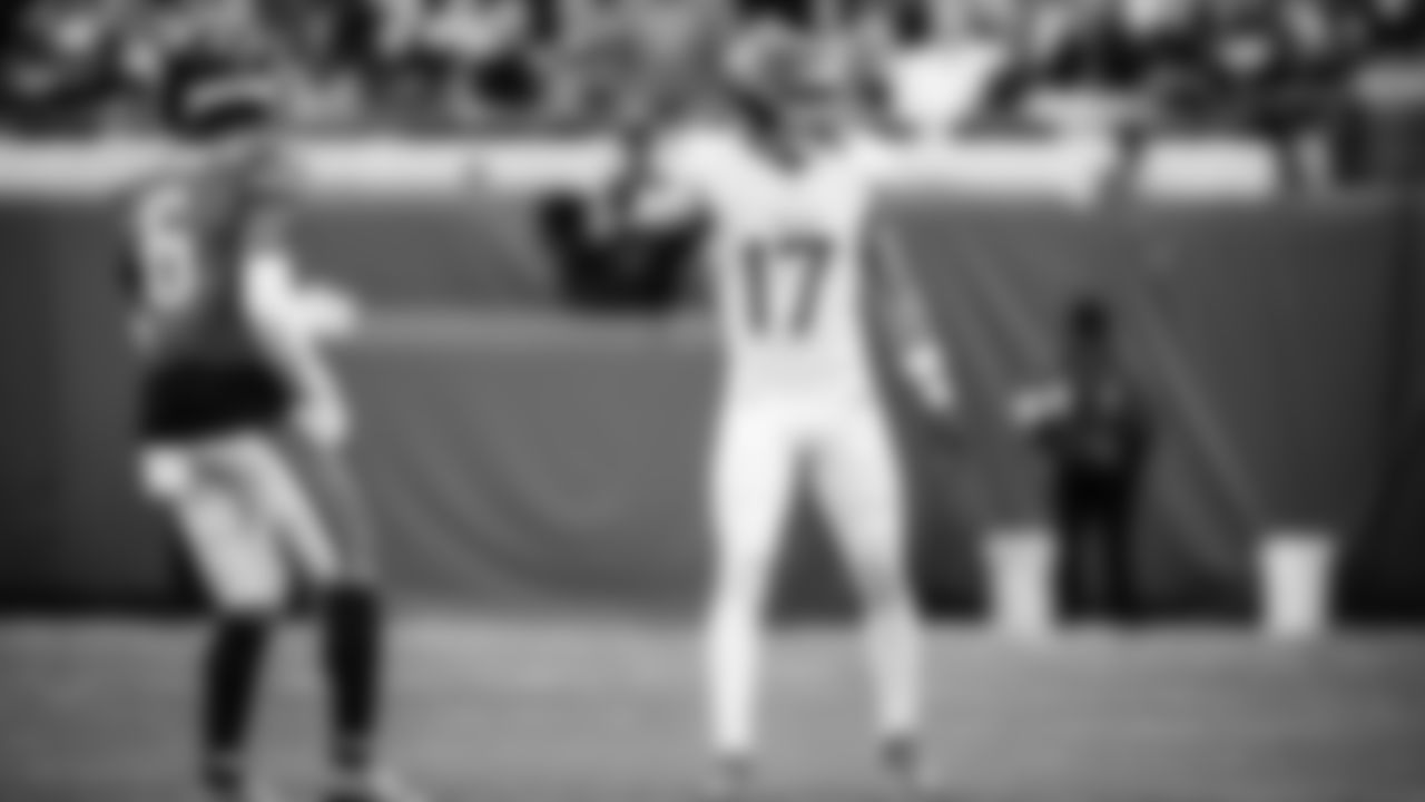 The Tennessee Titans and the Jacksonville Jaguars compete at EverBank Stadium on January 04, 2026 in Jacksonville, FL. Photo By Donald Page/Tennessee Titans