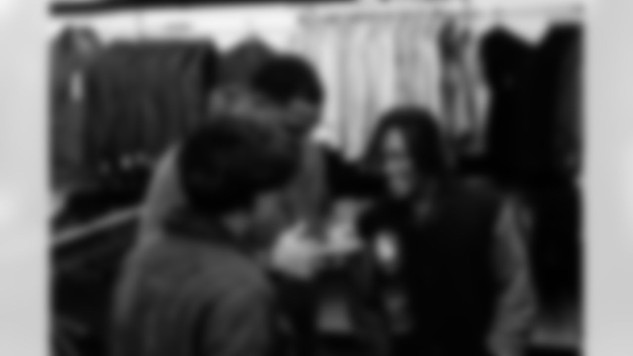 Defensive tackle Jeffery Simmons #98 of the Tennessee Titans hosts 5 high school seniors to get fitted for suits at Men's Warehouse on December 17, 2024 in Franklin, TN. Photo By Jessie Rogers/Tennessee Titans