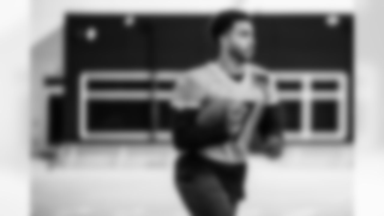 Wide receiver Chimere Dike #17 of the Tennessee Titans during practice at the Ascension Saint Thomas Sports Park on December 23, 2025 in Nashville, TN. Photo By Donald Page/Tennessee Titans