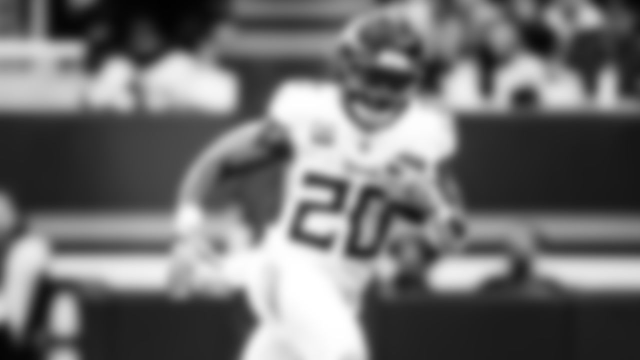 Running back Tony Pollard #20 of the Tennessee Titans during the game between the Tennessee Titans and the San Francisco 49ers at Levi's Stadium on December 14, 2025 in San Francisco, CA. Photo By Donald Page/Tennessee Titans