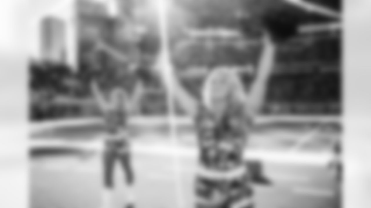 Tennessee Titans Cheerleaders during the game between the Tennessee Titans and the Houston Texans at Nissan Stadium on November 16, 2025 in Nashville, TN. Photo By Kaitlyn Hungerford/Tennessee Titans