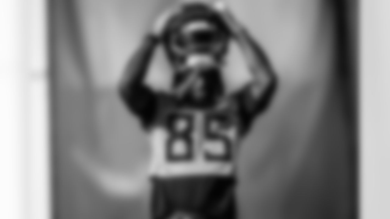 Tight end Chig Okonkwo #85 of the Tennessee Titans during practice at the Ascension Saint Thomas Sports Park on November 28, 2025 in Nashville, TN. Photo By Beau Brune/Tennessee Titans