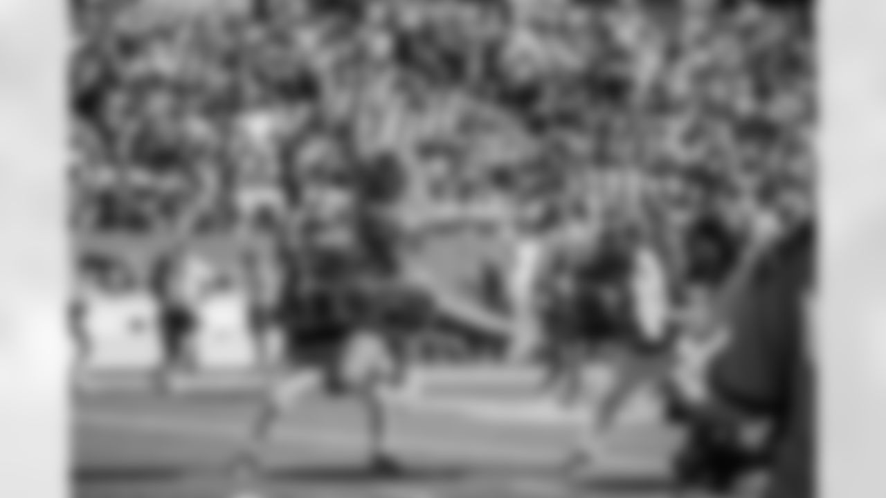 Tennessee Titans Cheerleaders and Blue Crew performing before the game between the Tennessee Titans and the Houston Texans at Nissan Stadium on November 16, 2025 in Nashville, TN. Photo By Kaitlyn Hungerford/Tennessee Titans