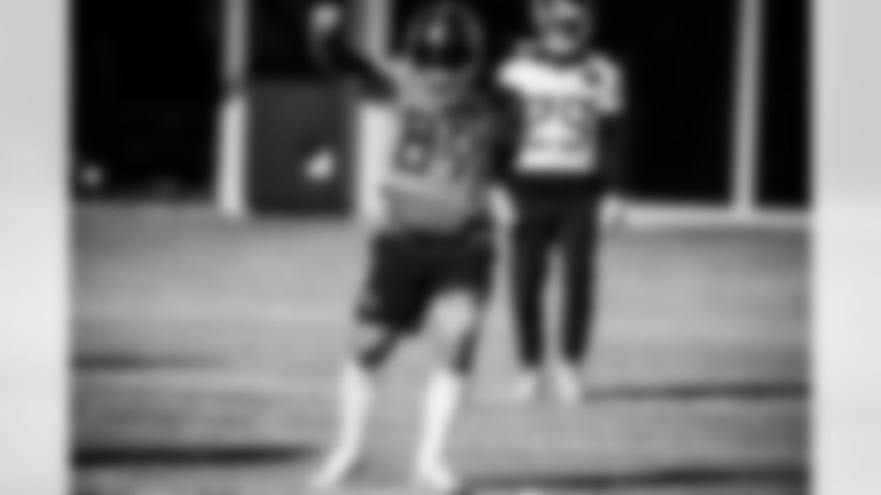 Wide receiver Xavier Restrepo #87 of the Tennessee Titans during practice at the Ascension Saint Thomas Sports Park on November 28, 2025 in Nashville, TN. Photo By Beau Brune/Tennessee Titans