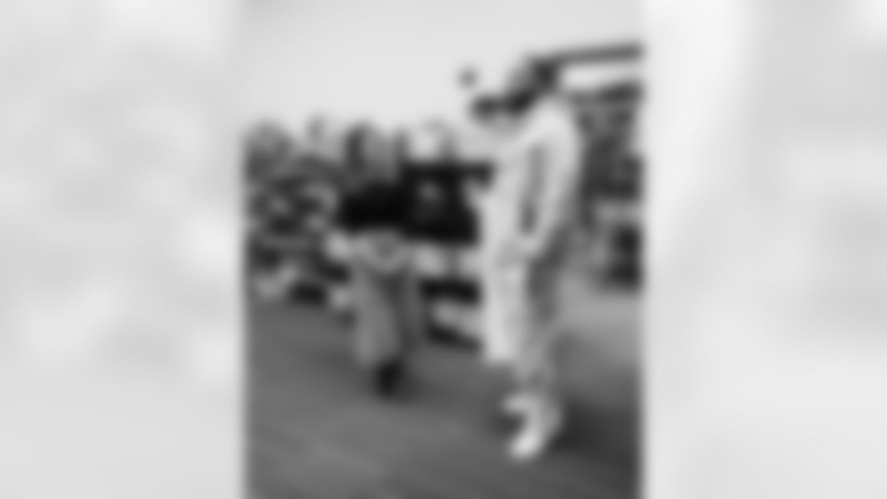 Jeffery Simmons Sack Campaign Check Donation on January 21, 2026 in Nashville, TN. Photo By Beau Brune/Tennessee Titans