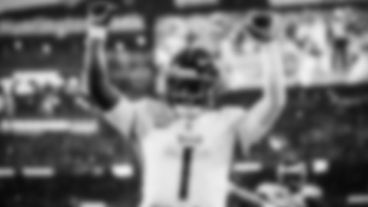 The Tennessee Titans and the Cleveland Browns compete at Huntington Bank Field on December 07, 2025 in Cleveland, OH. Photo By Donald Page/Tennessee Titans