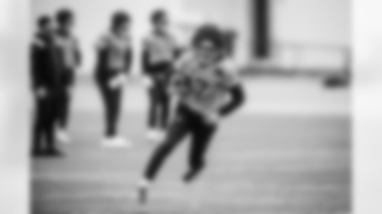 Wide receiver Chimere Dike #17 of the Tennessee Titans during practice at the Ascension Saint Thomas Sports Park on December 4, 2025 in Nashville, TN. Photo By Donald Page/Tennessee Titans