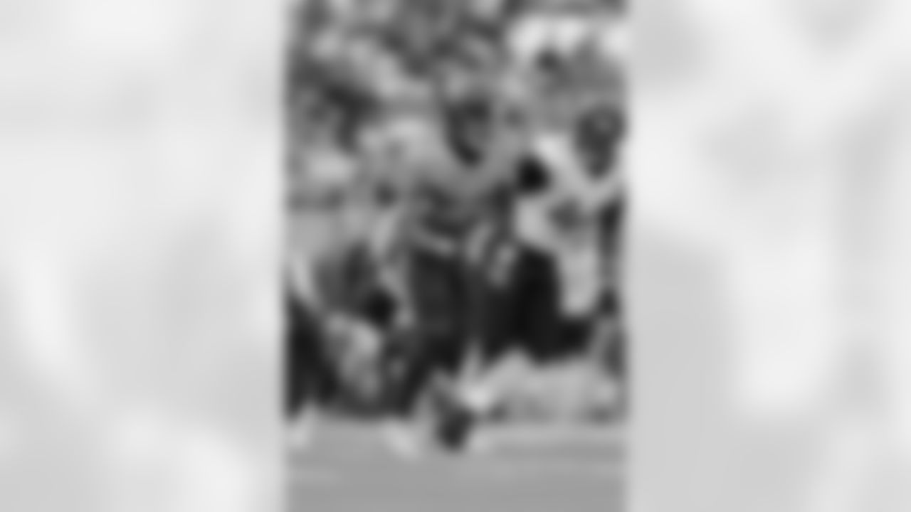 Tennessee Titans running back Tony Pollard (20) runs with the ball during the second half of an NFL football game against the Jacksonville Jaguars, Sunday, Dec. 8, 2024, in Nashville, Tenn. (AP Photo/Stew Milne)