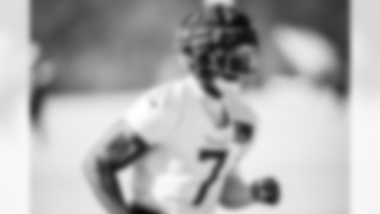 Outside linebacker Oluwafemi Oladejo #7 of the Tennessee Titans during practice at the Ascension Saint Thomas Sports Park on December 17, 2025 in Nashville, TN. Photo By Donald Page/Tennessee Titans