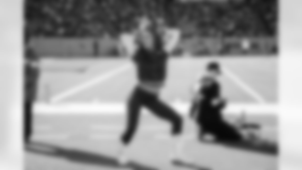 Tennessee Titans Cheerleaders during the game between the Tennessee Titans and the Jacksonville Jaguars at Nissan Stadium on November 30, 2025 in Nashville, TN. Photo By Kaitlyn Hungerford/Tennessee Titans