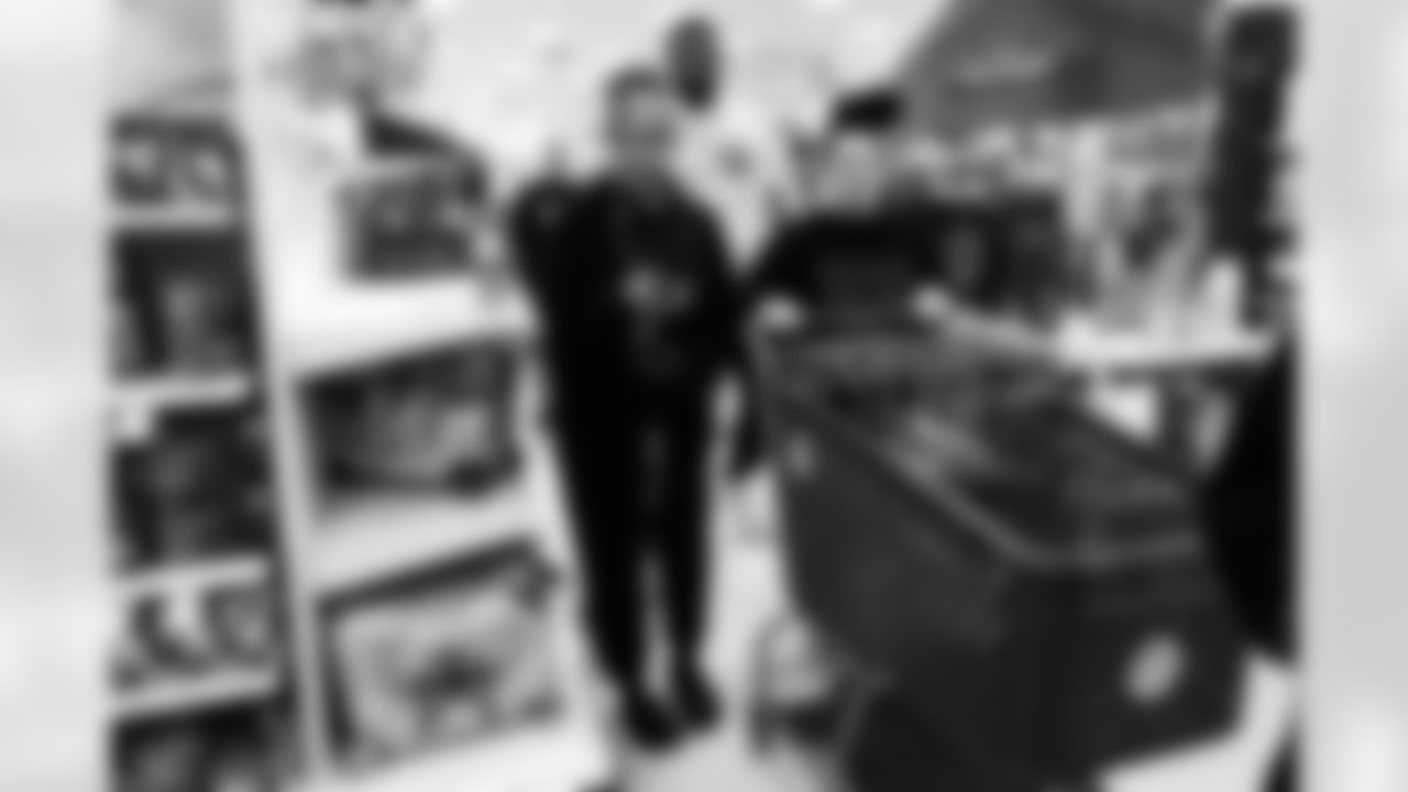 JC Latham Holiday Shopping Event on December 22, 2025 at Target in Nashville, TN. Photo By Beau Brune/Tennessee Titans