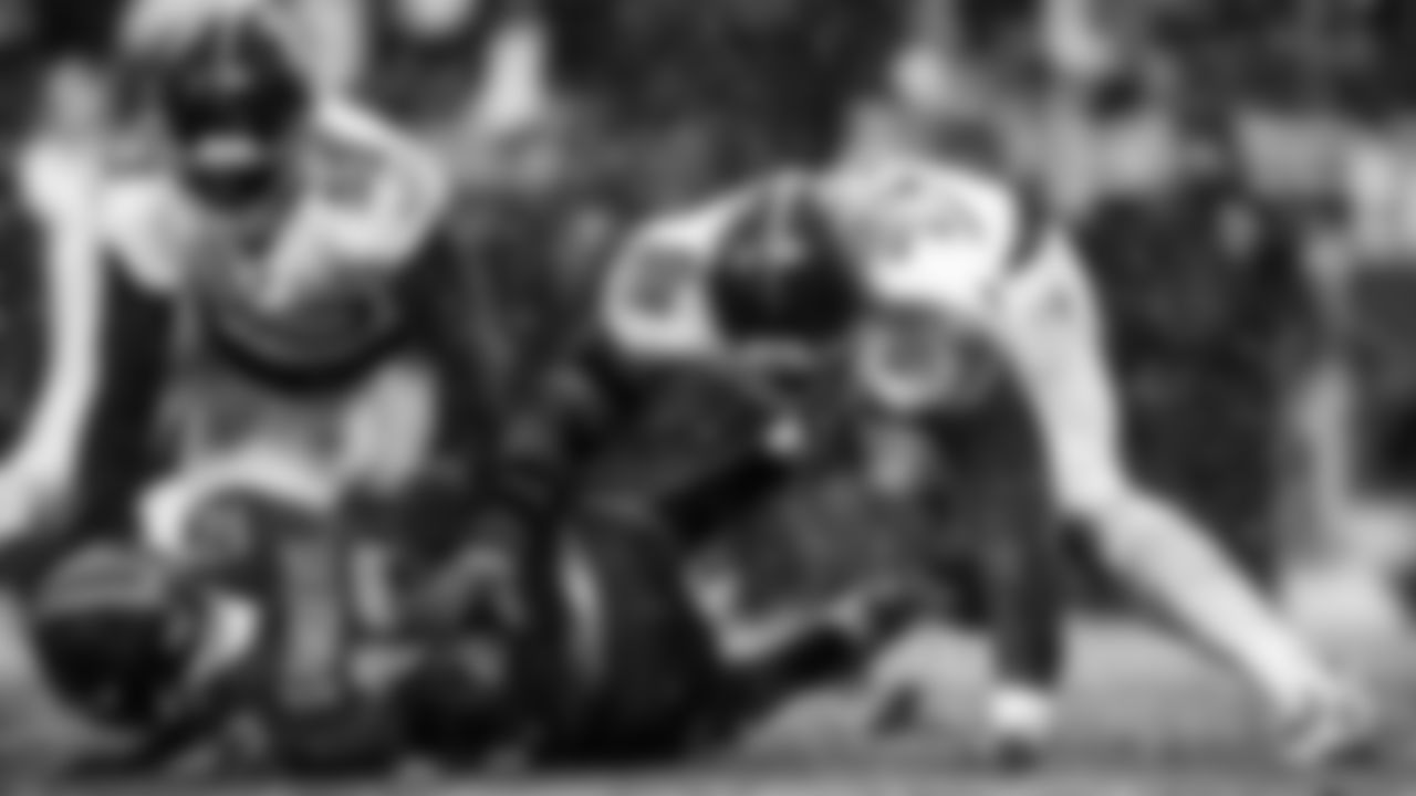 Defensive tackle Jeffery Simmons #98 of the Tennessee Titans, Outside linebacker Jihad Ward #53 of the Tennessee Titans during the game between the Tennessee Titans and the Cleveland Browns at Huntington Bank Field on December 07, 2025 in Cleveland, OH. Photo By Jessie Rogers/Tennessee Titans