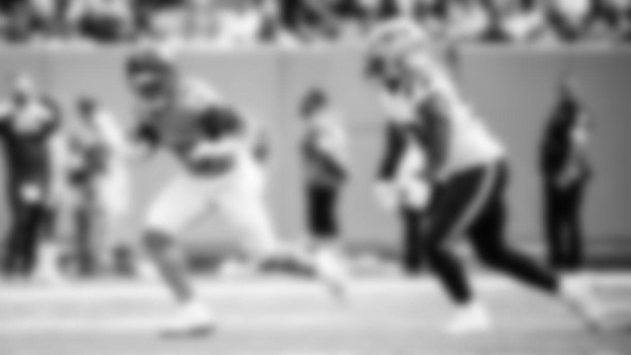 Running back Tony Pollard #20 of the Tennessee Titans during the game between the Tennessee Titans and the New England Patriots at Nissan Stadium on October 19, 2025 in Nashville, TN. Photo By Tennessee Titans