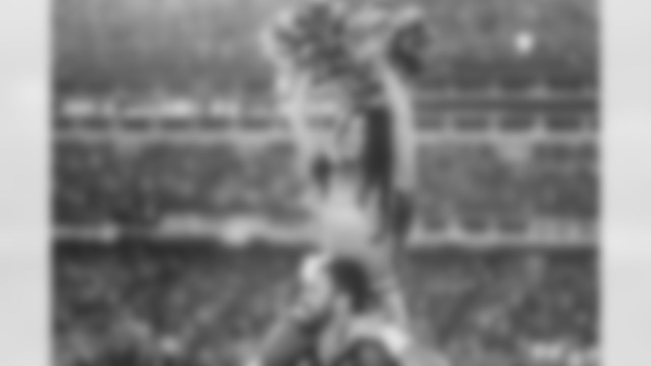 Tennessee Titans Cheerleaders during the game between the Tennessee Titans and the Seattle Seahawks at Nissan Stadium on November 23, 2025 in Nashville, TN. Photo By Kaitlyn Hungerford/Tennessee Titans