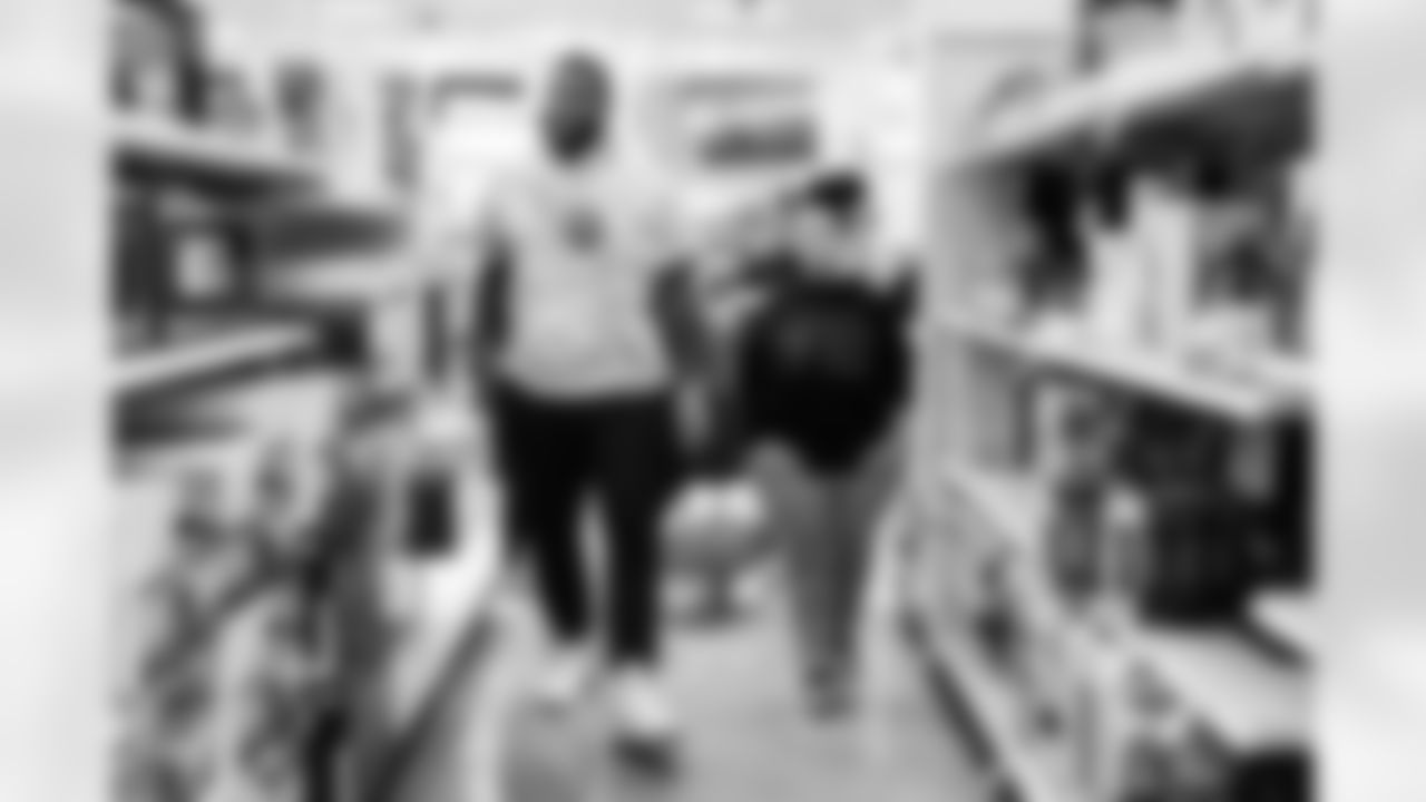 JC Latham Holiday Shopping Event on December 22, 2025 at Target in Nashville, TN. Photo By Beau Brune/Tennessee Titans